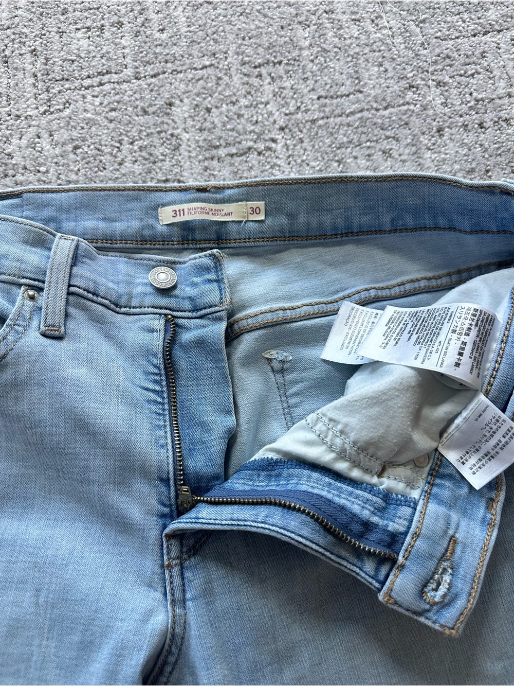 Levi’s 311 Shaping Skinny High Rise Jeans Light Wash Frayed Hem Size 30 - Picture 7 of 16